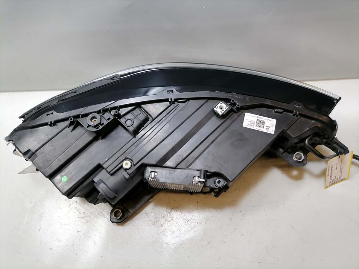 VW Passat B9 original Scheinwerfer links LED Bj.2024